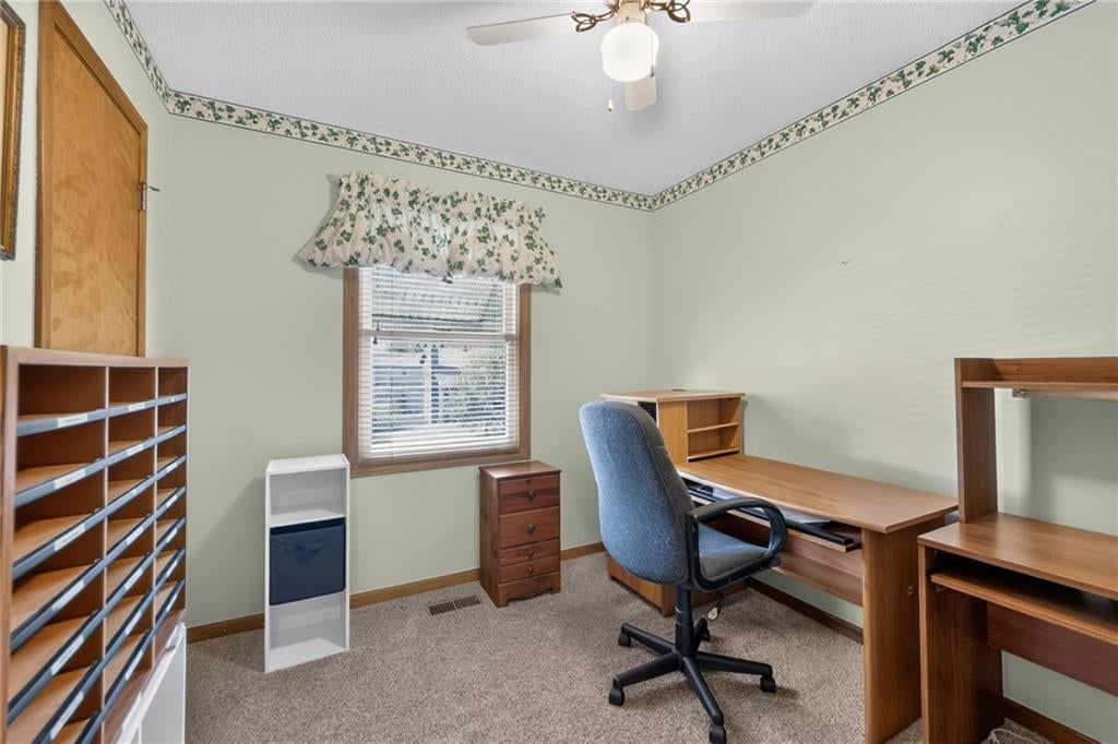 Photo 16 of 28, 6527 Sioux Drive, Parkville, MO 64152