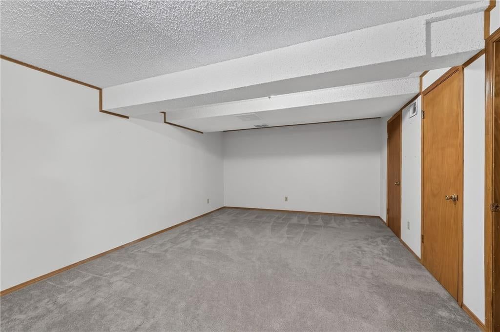 Photo 18 of 28 - 6527 Sioux Drive, Parkville, MO 64152