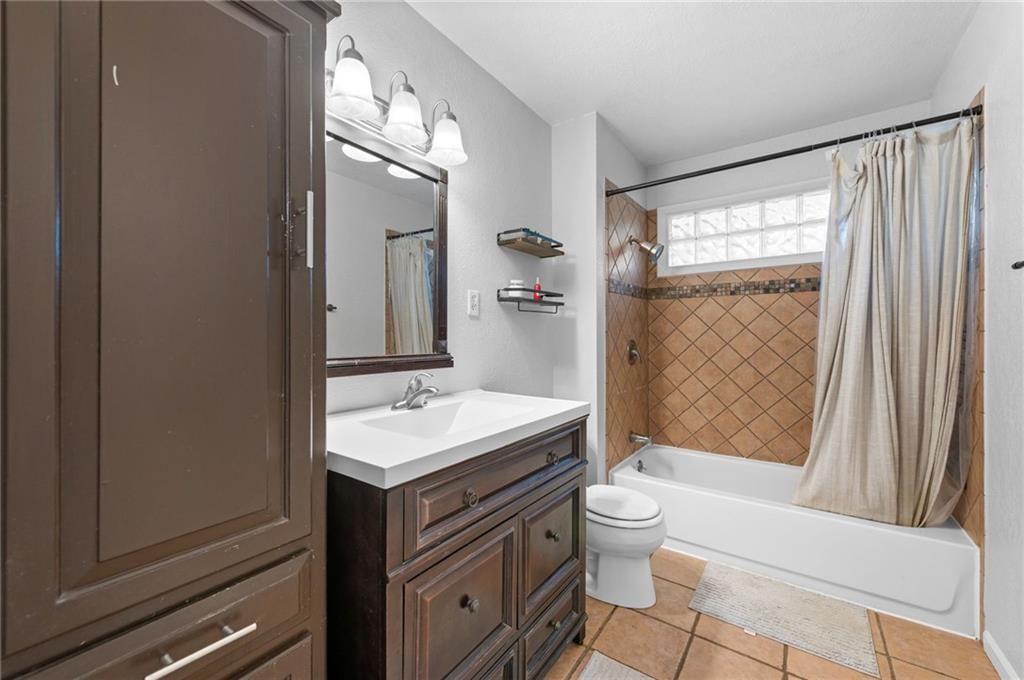 Photo 15 of 37 - 15 Village Circle Drive, Platte City, MO 64079
