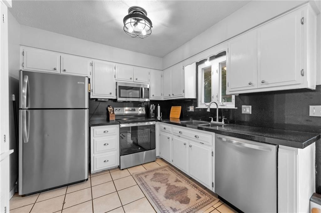 Photo 9 of 37 - 15 Village Circle Drive, Platte City, MO 64079