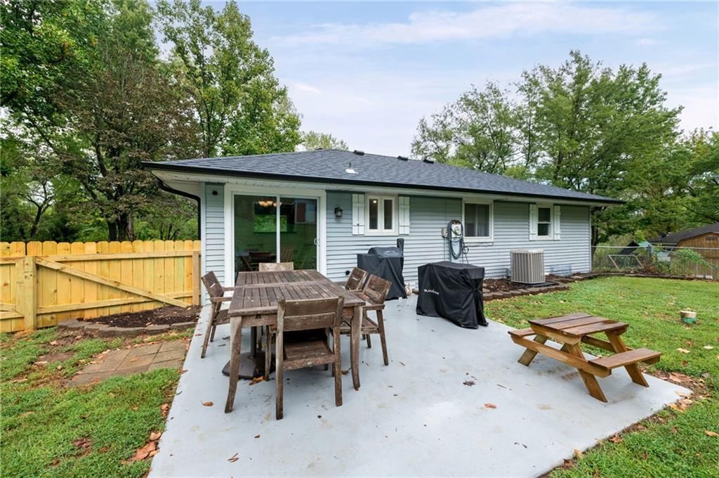 Photo 31 of 37 - 15 Village Circle Drive, Platte City, MO 64079