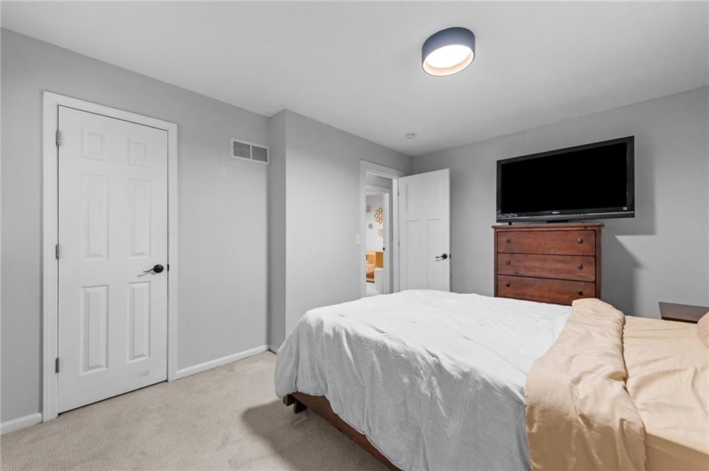Photo 18 of 37 - 15 Village Circle Drive, Platte City, MO 64079