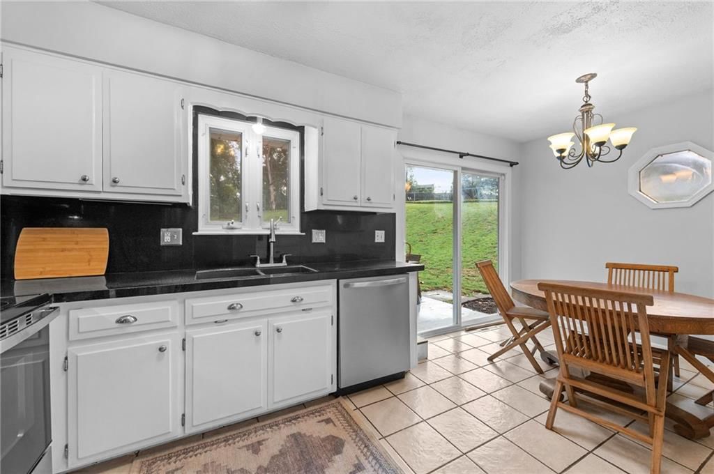 Photo 7 of 37 - 15 Village Circle Drive, Platte City, MO 64079