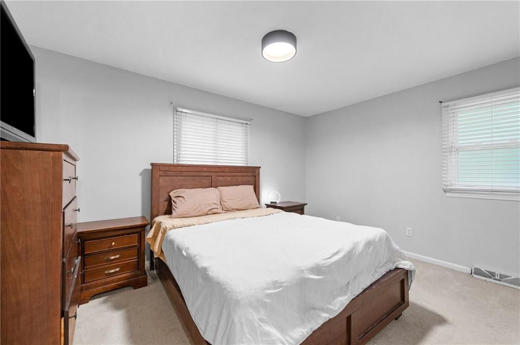 Photo 16 of 37 - 15 Village Circle Drive, Platte City, MO 64079