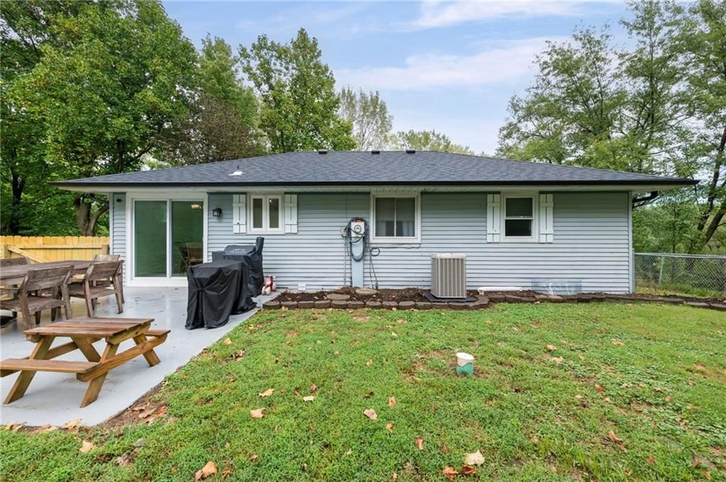 Photo 32 of 37 - 15 Village Circle Drive, Platte City, MO 64079
