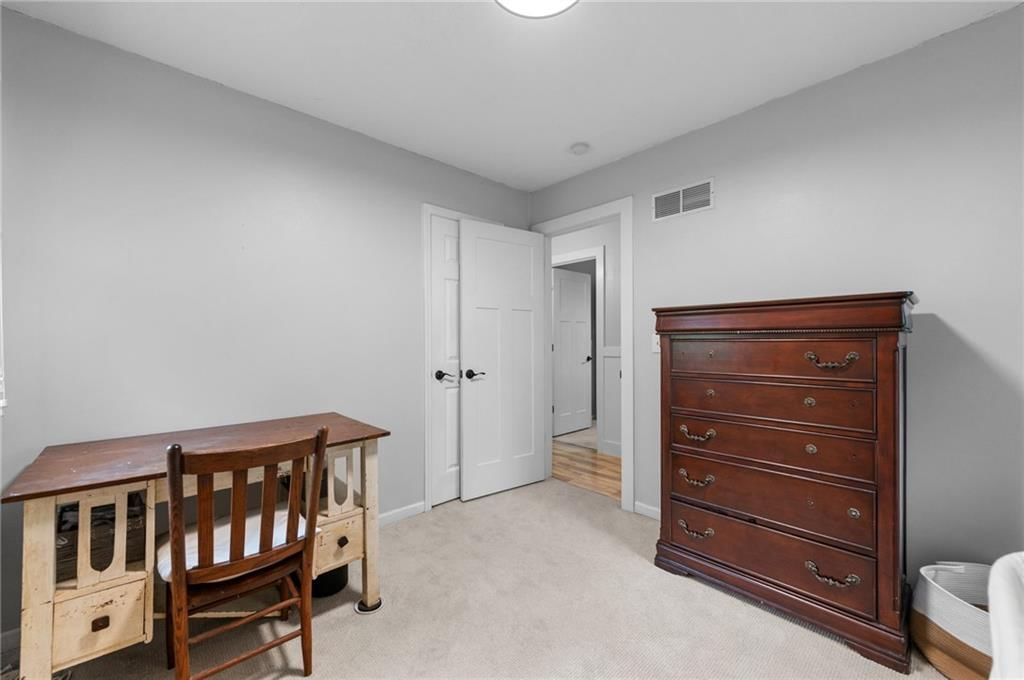 Photo 20 of 37 - 15 Village Circle Drive, Platte City, MO 64079