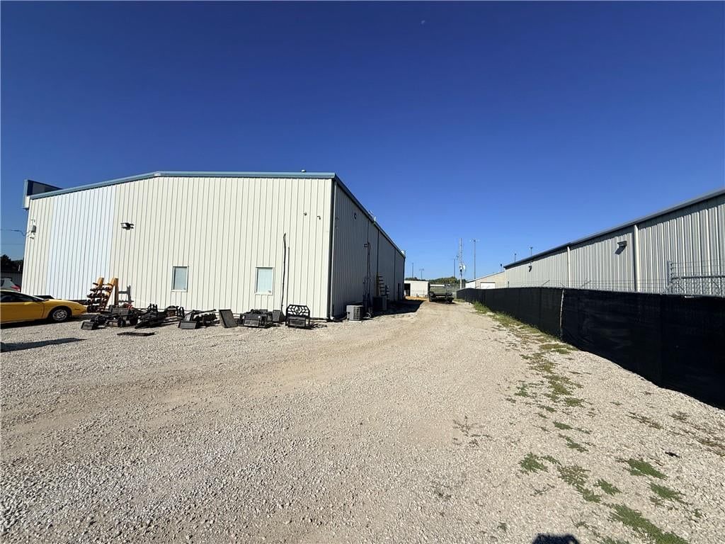 701 Squire Court — photo 6