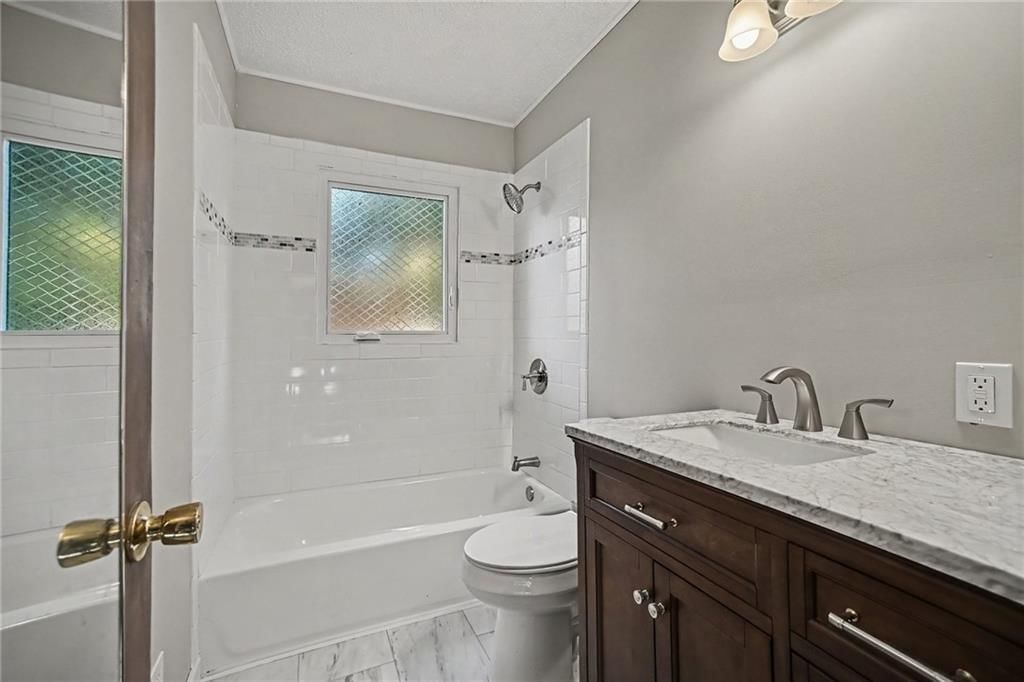 1300 Broadway Street — photo 13