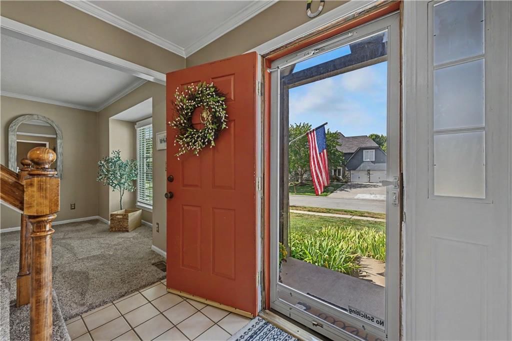 10601 Barton Street, Overland Park, KS: listing photo 3