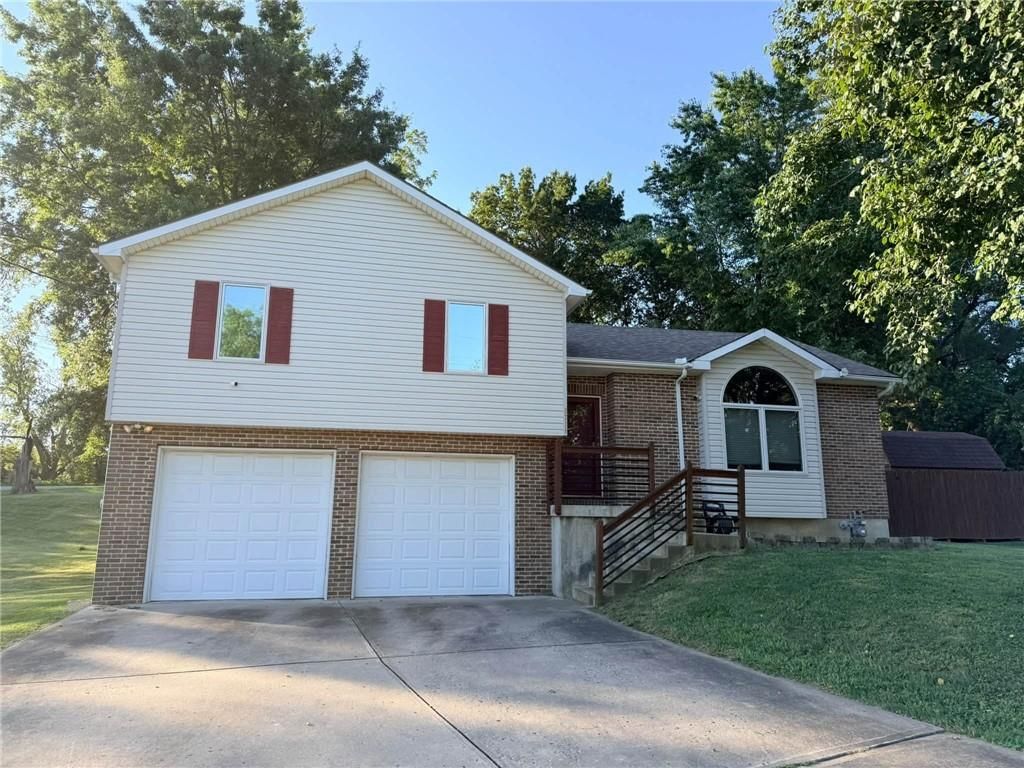 5215 Douglas Avenue — photo 2