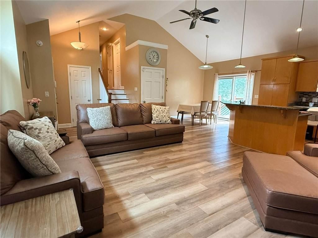 5215 Douglas Avenue — photo 3