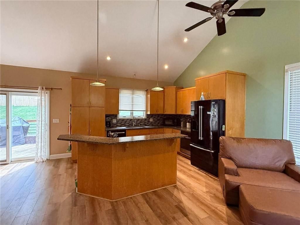 5215 Douglas Avenue — photo 5