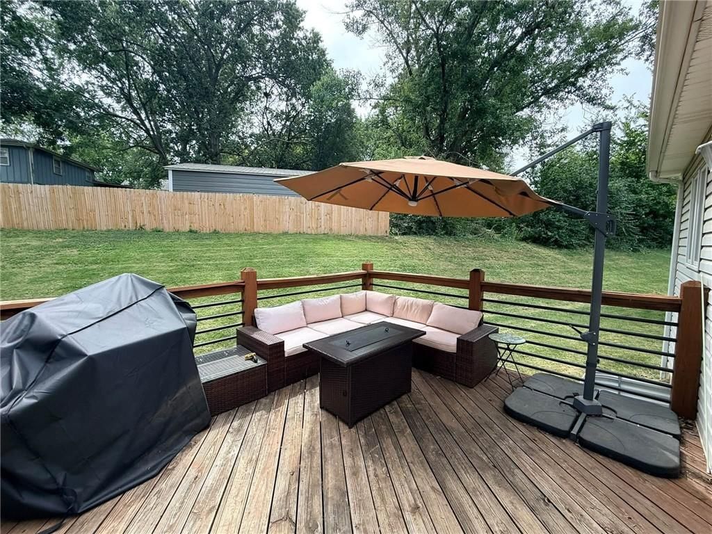 5215 Douglas Avenue — photo 10