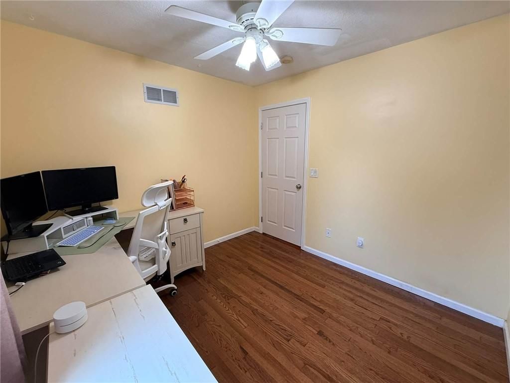 5215 Douglas Avenue — photo 16
