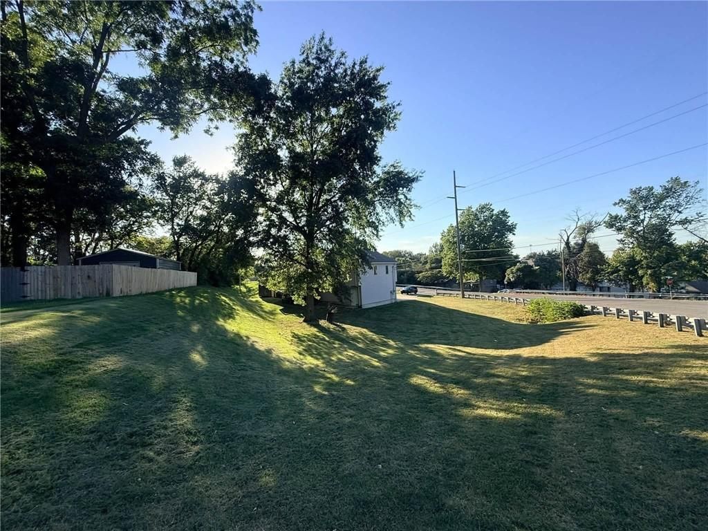 5215 Douglas Avenue — photo 21