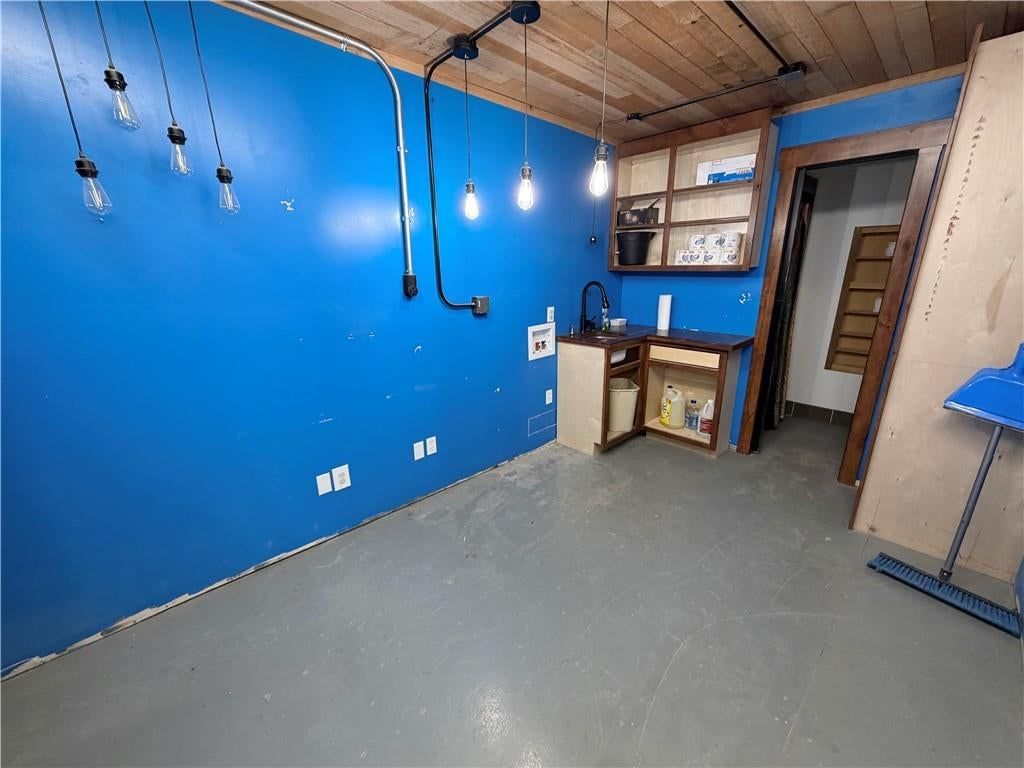 207 N Lyon Street — photo 24
