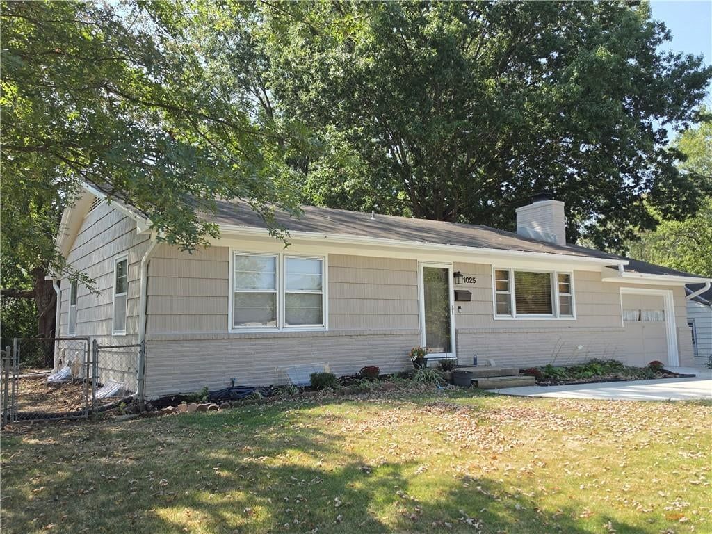 1025 E Elm Street, Olathe, KS: listing photo 2