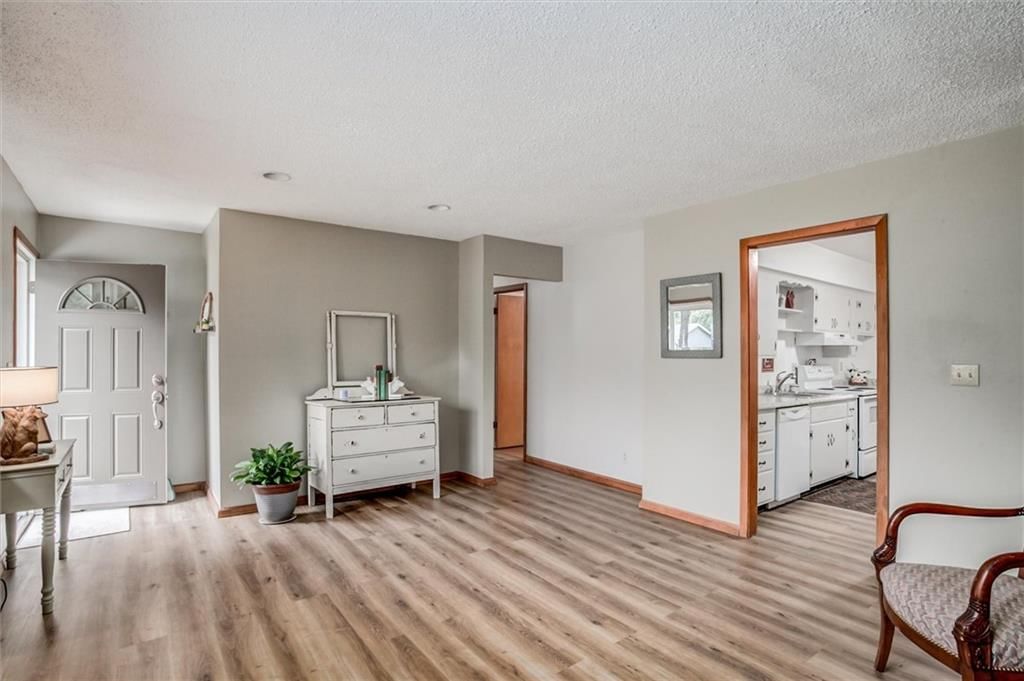 Photo 6 of 32 - 1025 E Elm Street, Olathe, KS 66061