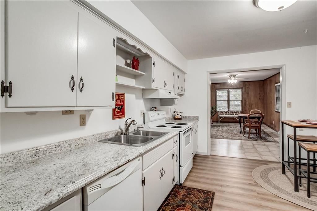 Photo 7 of 32 - 1025 E Elm Street, Olathe, KS 66061