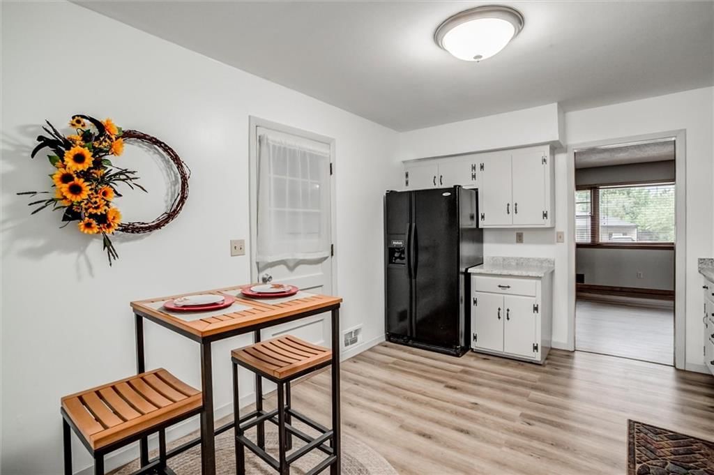 Photo 9 of 32 - 1025 E Elm Street, Olathe, KS 66061