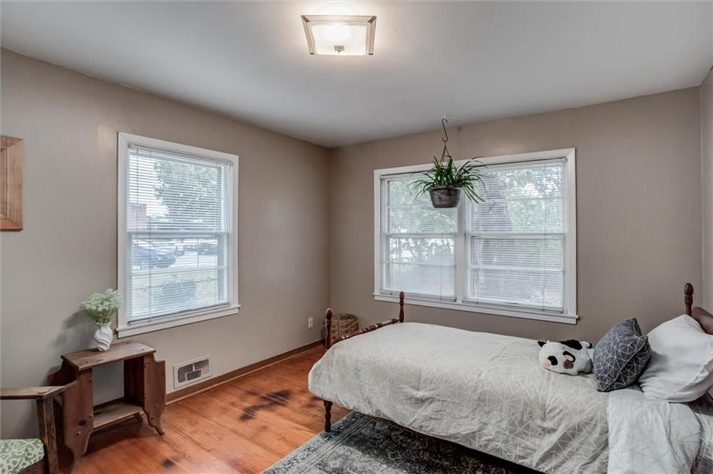 Photo 16 of 32 - 1025 E Elm Street, Olathe, KS 66061