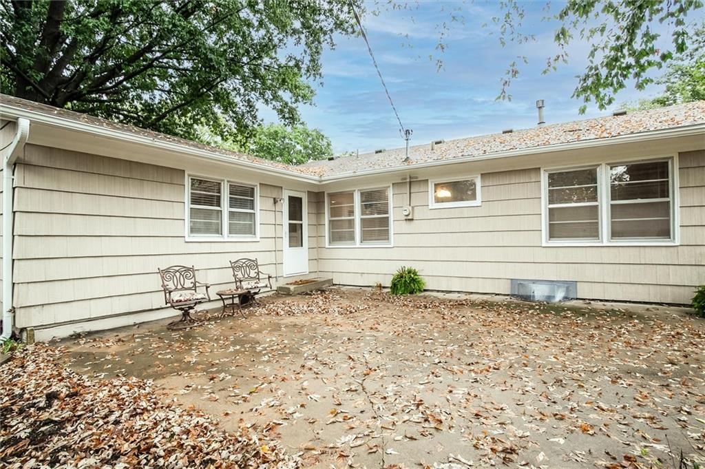 Big backyard, fenced yard and mature trees at 1025 E Elm Street, Olathe, KS 66061
