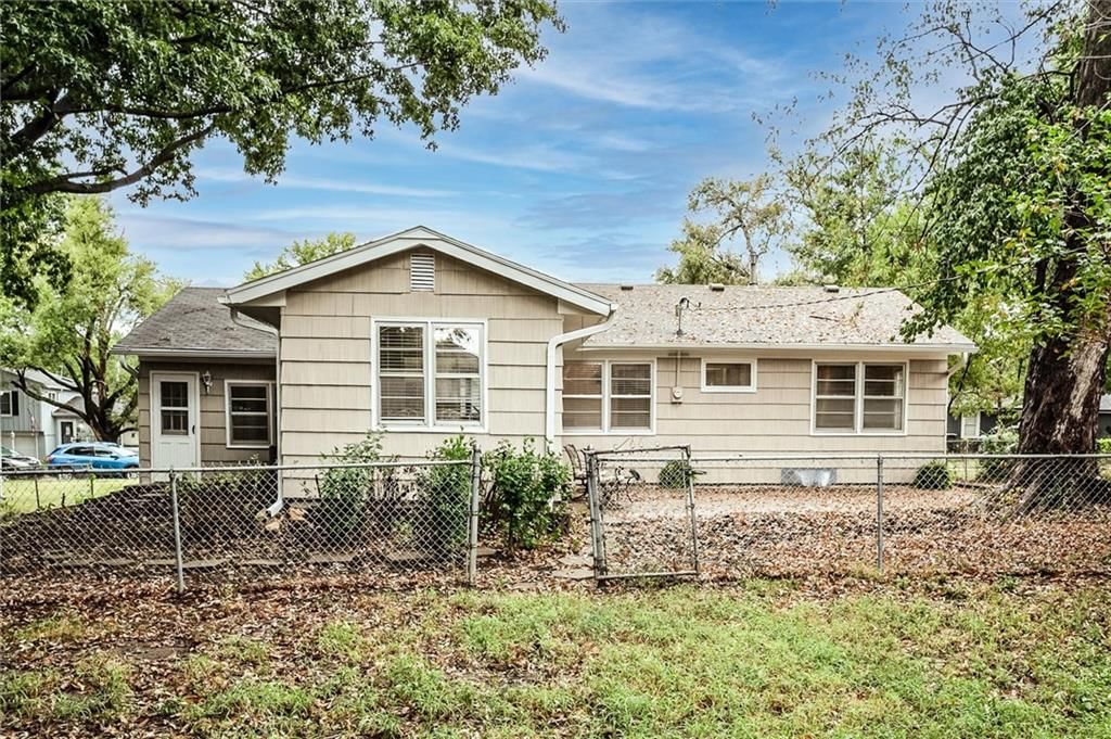 Photo 27 of 32 - 1025 E Elm Street, Olathe, KS 66061