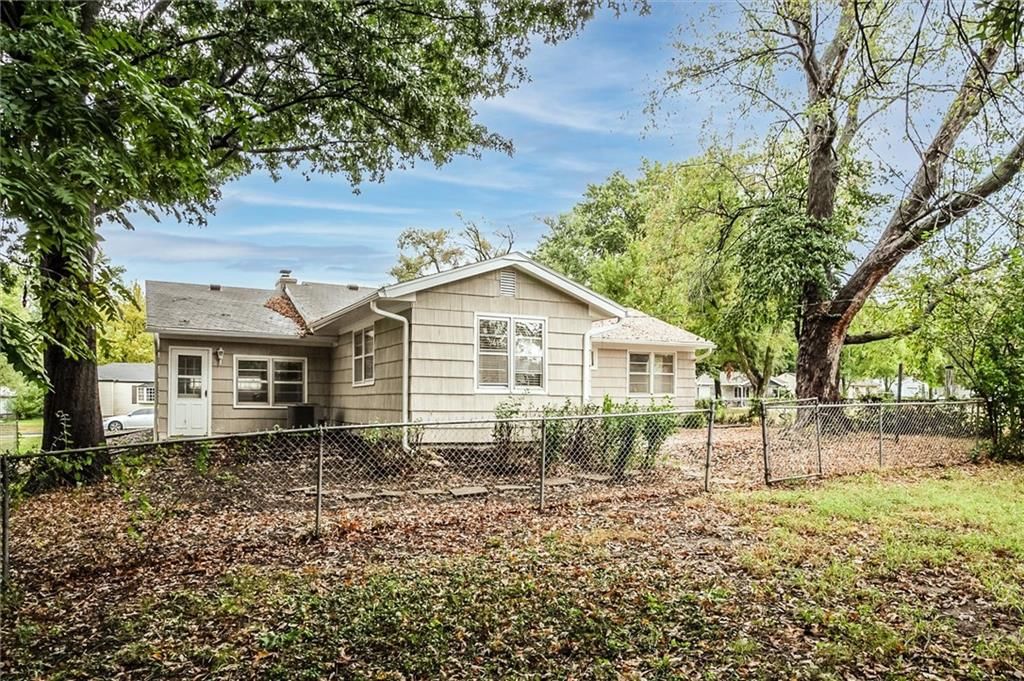 Photo 28 of 32 - 1025 E Elm Street, Olathe, KS 66061