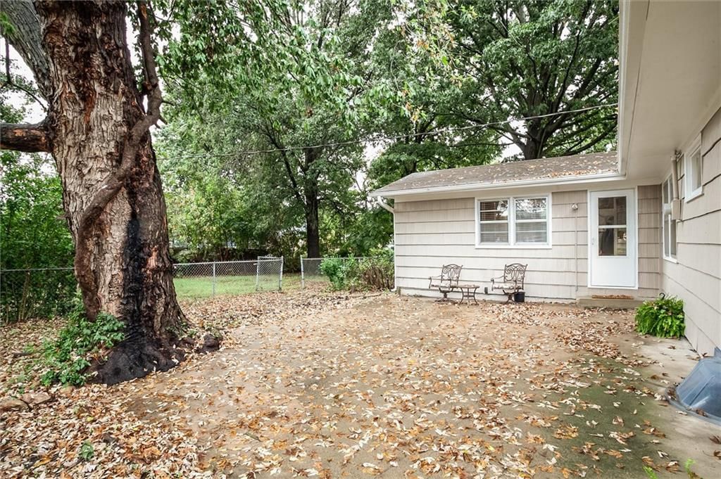 Photo 30 of 32 - 1025 E Elm Street, Olathe, KS 66061
