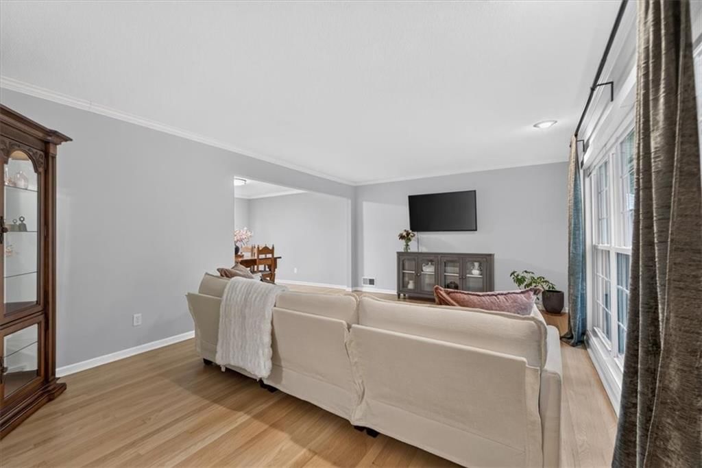 201 W 109th Terrace — photo 4