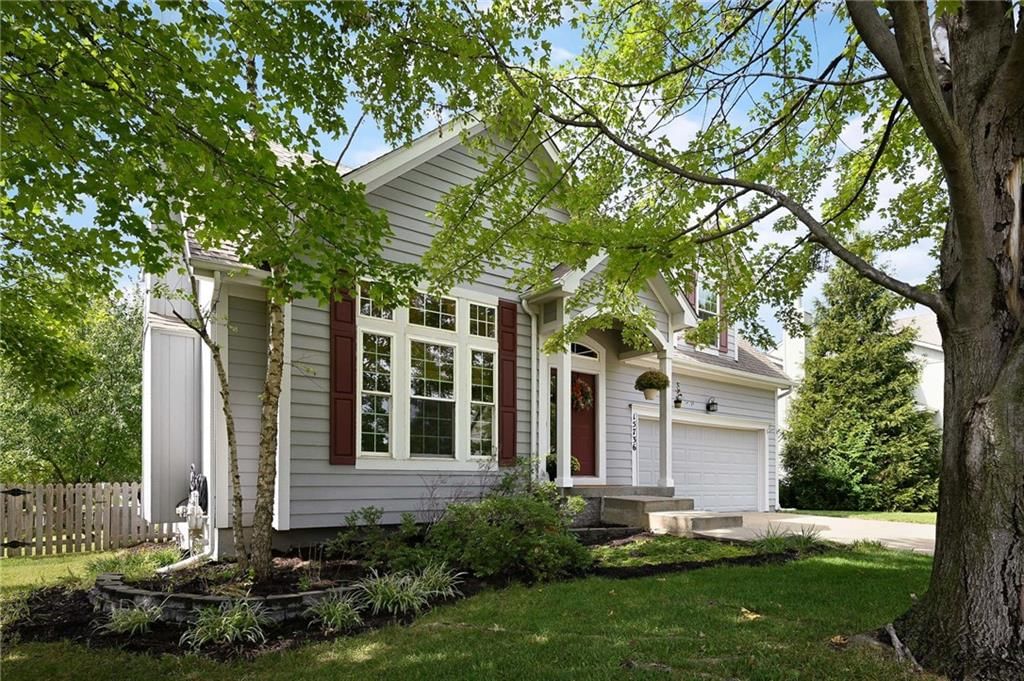 15736 S Locust Street — photo 2