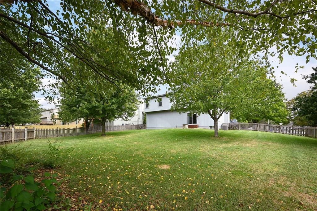 15736 S Locust Street — photo 3