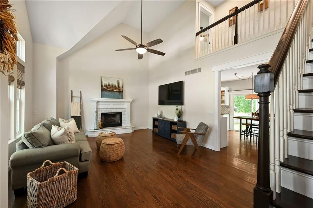 15736 S Locust Street — photo 4
