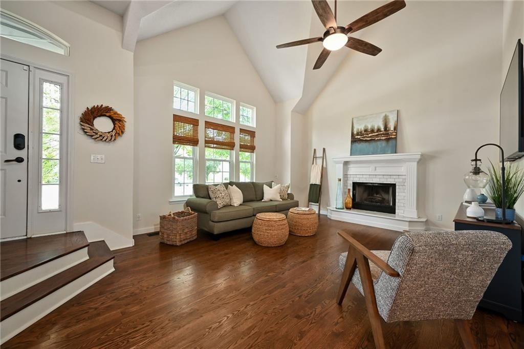 15736 S Locust Street — photo 5