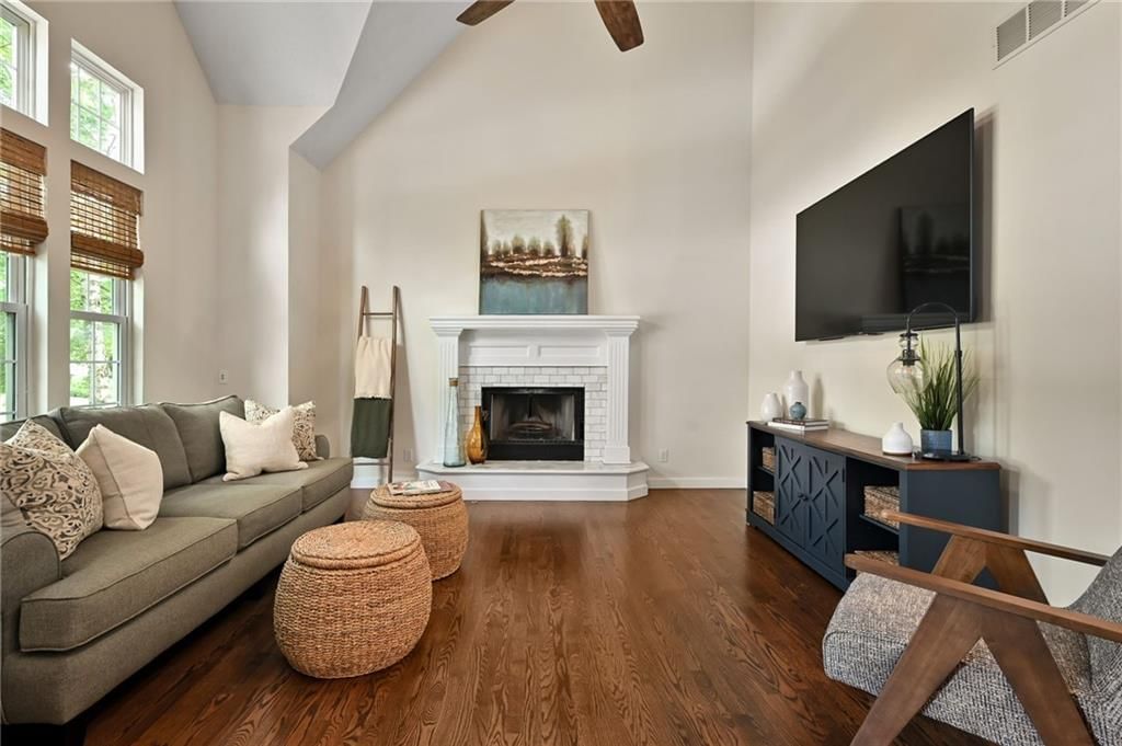 15736 S Locust Street — photo 6