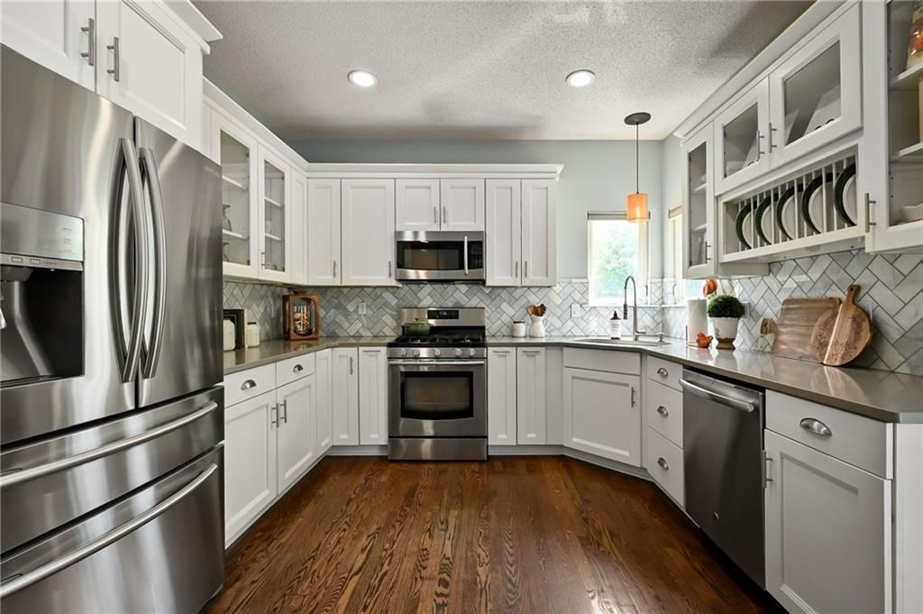15736 S Locust Street — photo 9