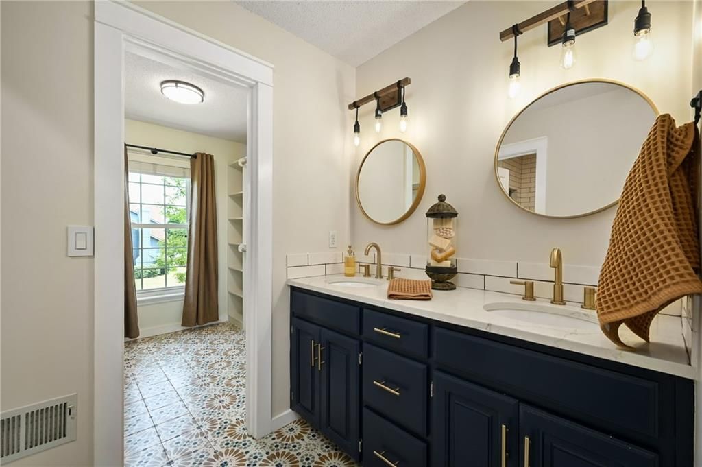 15736 S Locust Street — photo 17