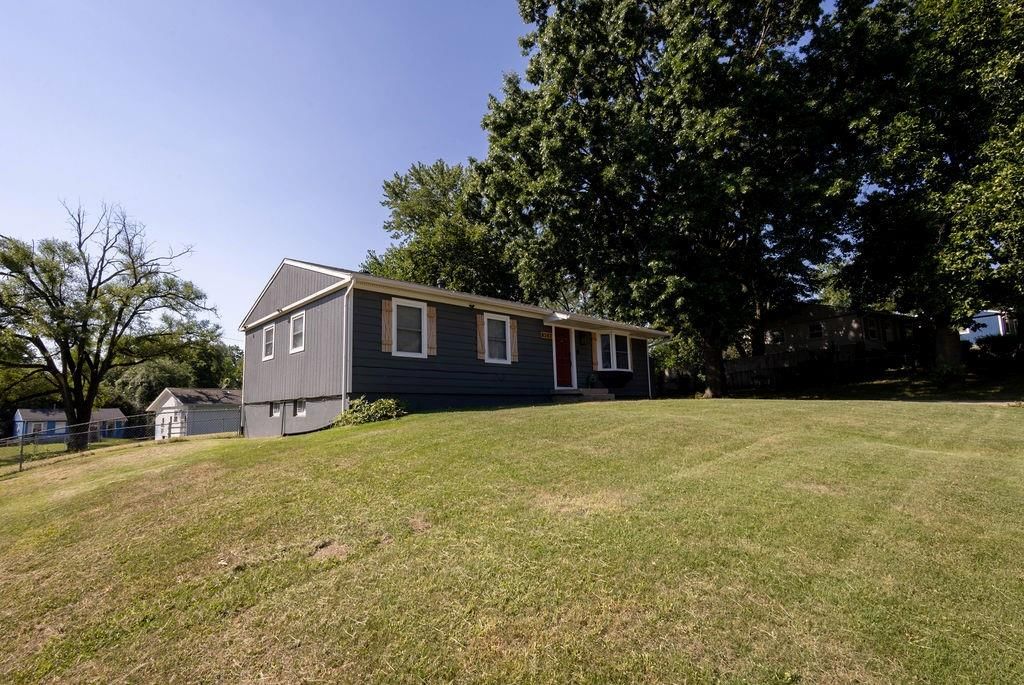 8347 Elizabeth Avenue — photo 2