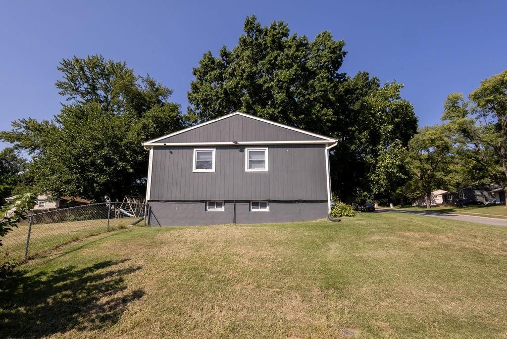 8347 Elizabeth Avenue — photo 4