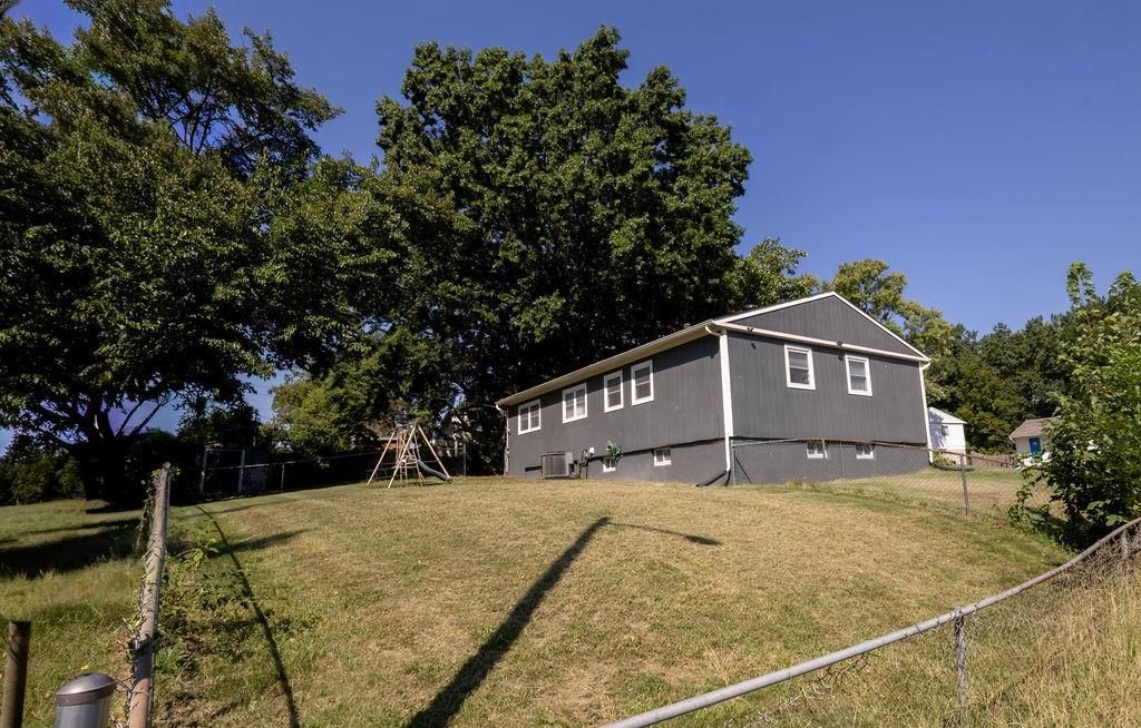 8347 Elizabeth Avenue — photo 5