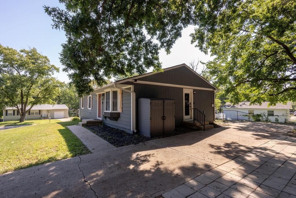 8347 Elizabeth Avenue — photo 6