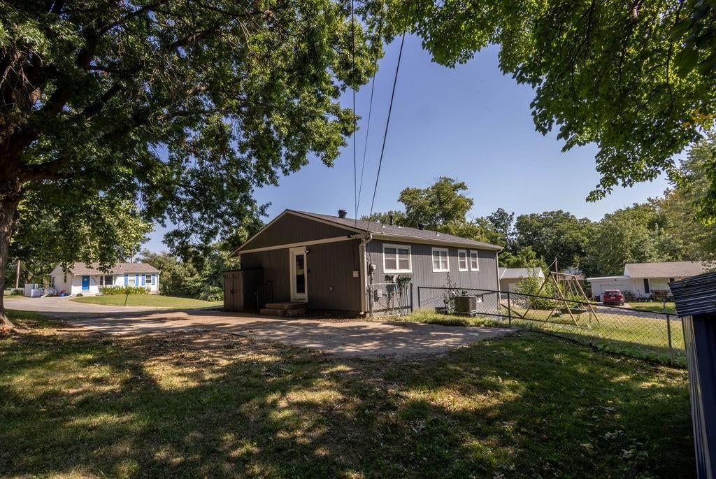 8347 Elizabeth Avenue — photo 7