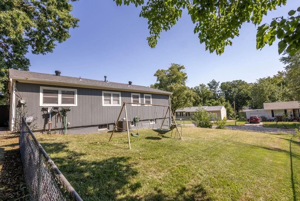 8347 Elizabeth Avenue — photo 8