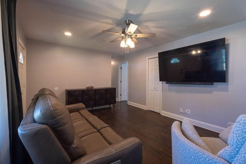8347 Elizabeth Avenue — photo 9