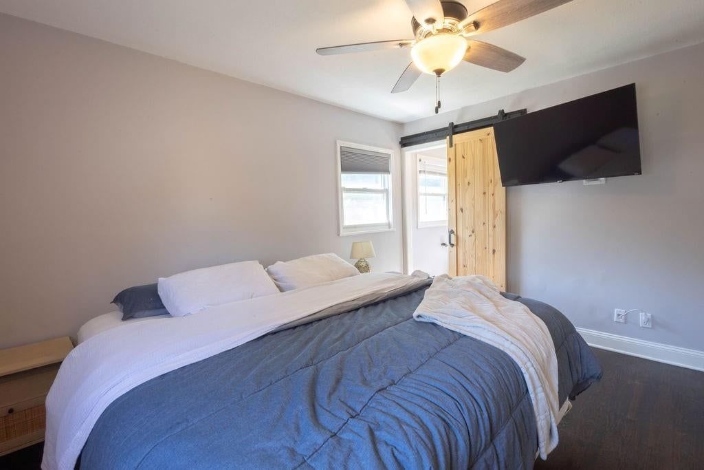 8347 Elizabeth Avenue — photo 17
