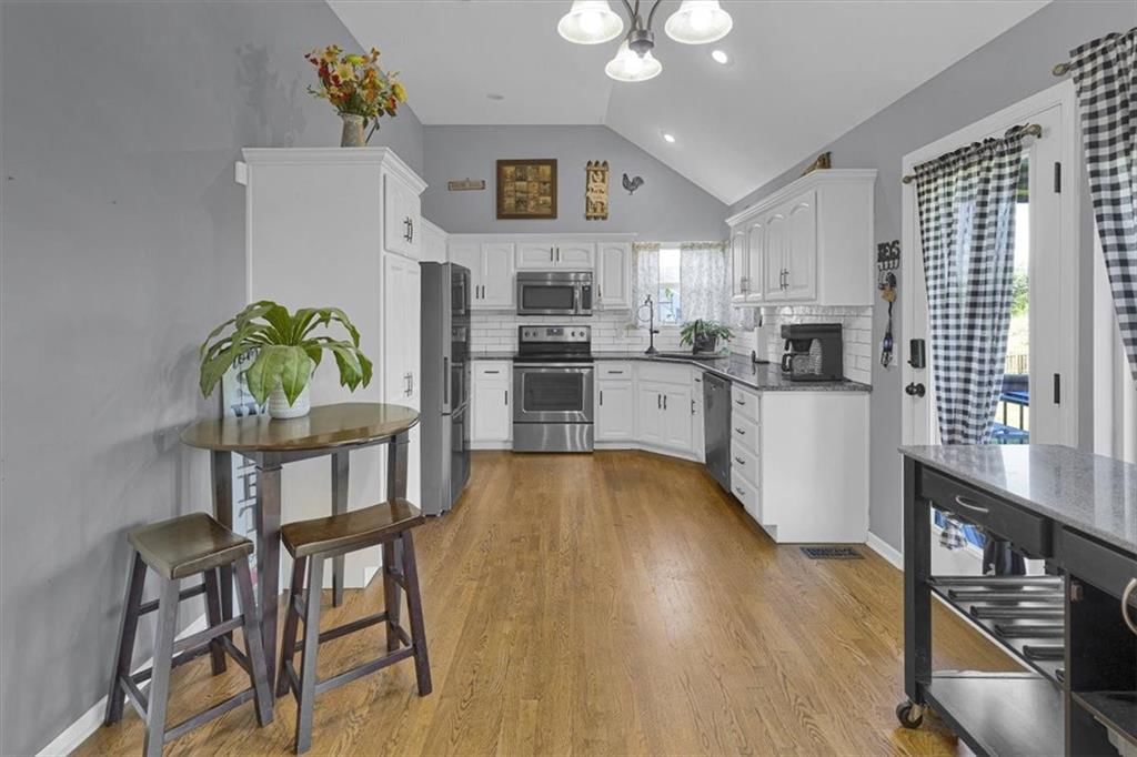 908 N Birch Street — photo 17
