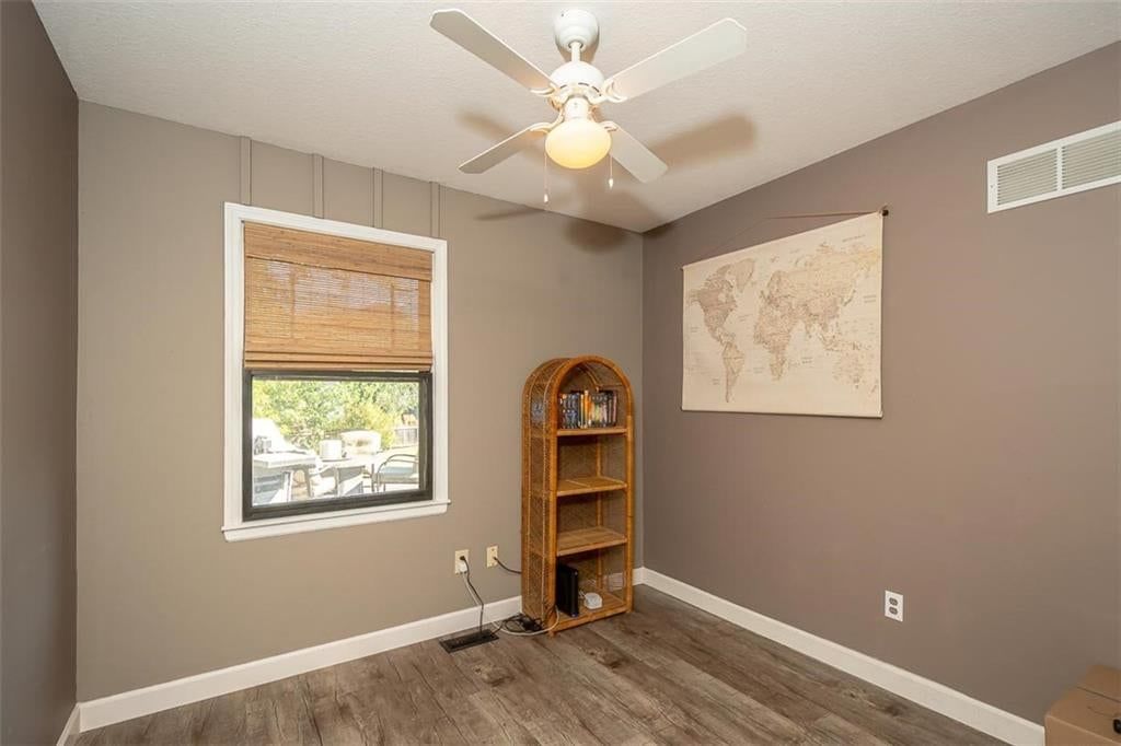 218 King Street — photo 16