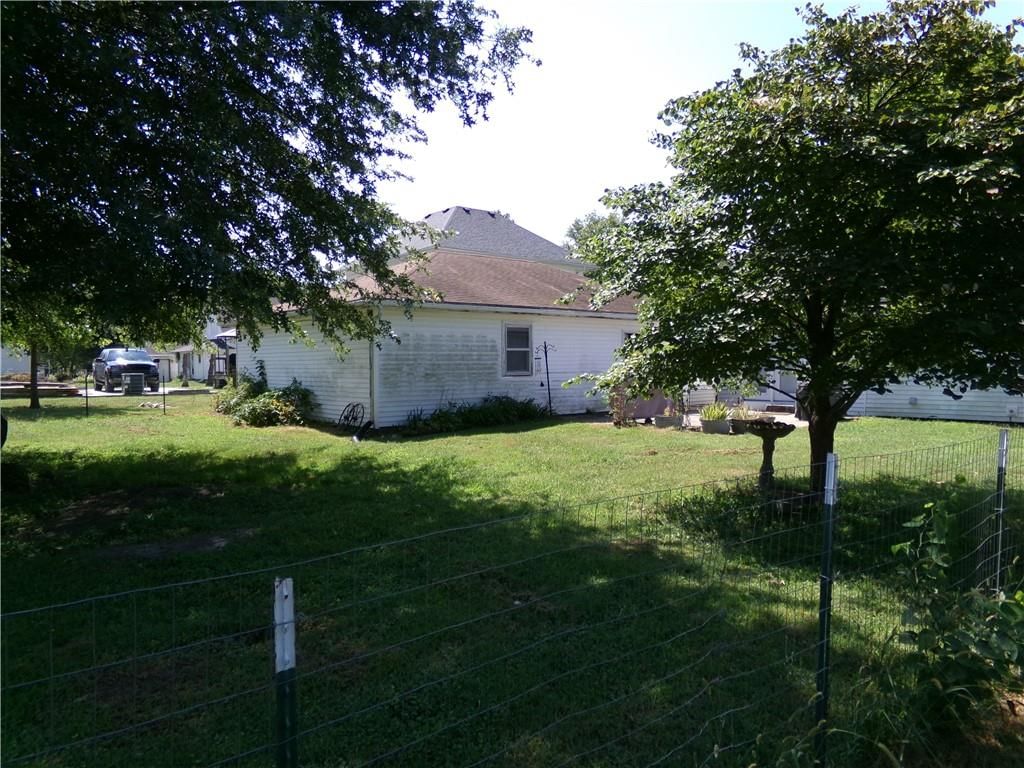 107 N Walnut Street — photo 3