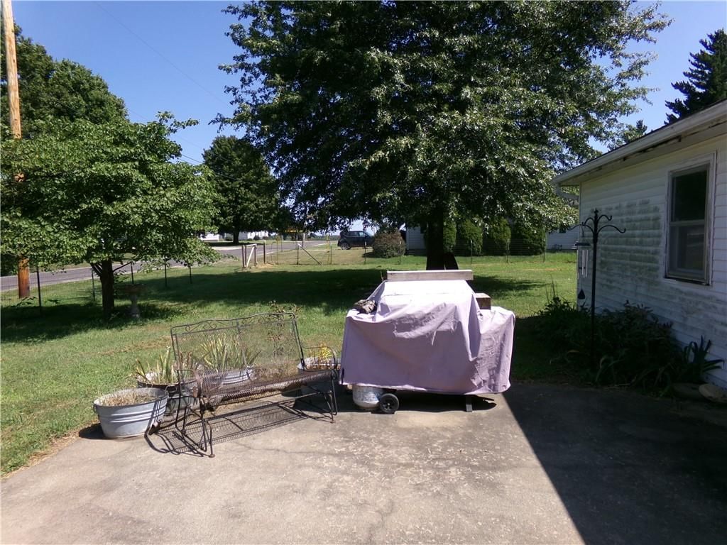 107 N Walnut Street — photo 4