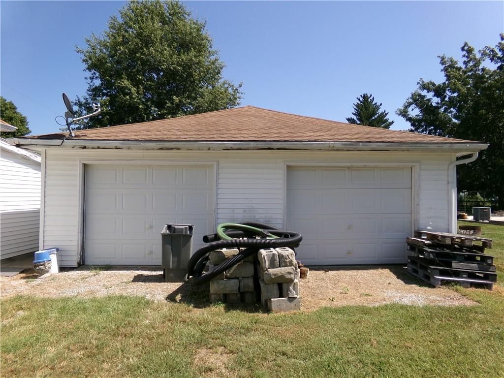 107 N Walnut Street — photo 17